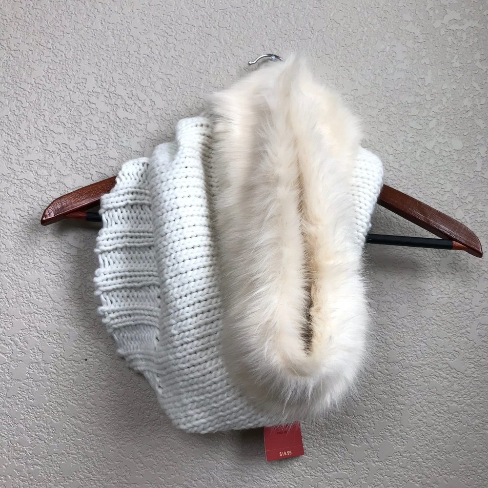 NWT Mossimo Cream Faux Fur Trimmed Gaitor Scarf